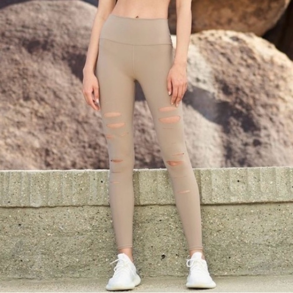ALO YOGA HIGH WAISTED RIPPED WARRIOR LEGGING IN TAN XS